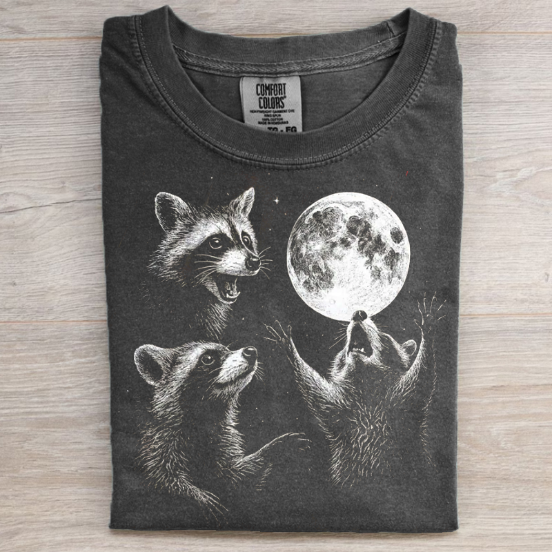 Raccoons Howling To Moon T-shirt