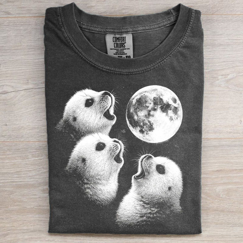 Baby Seals Howling To Moon Vintage Style T-shirt