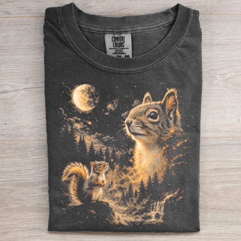 Squirrel Howling to The Moon T-shirt