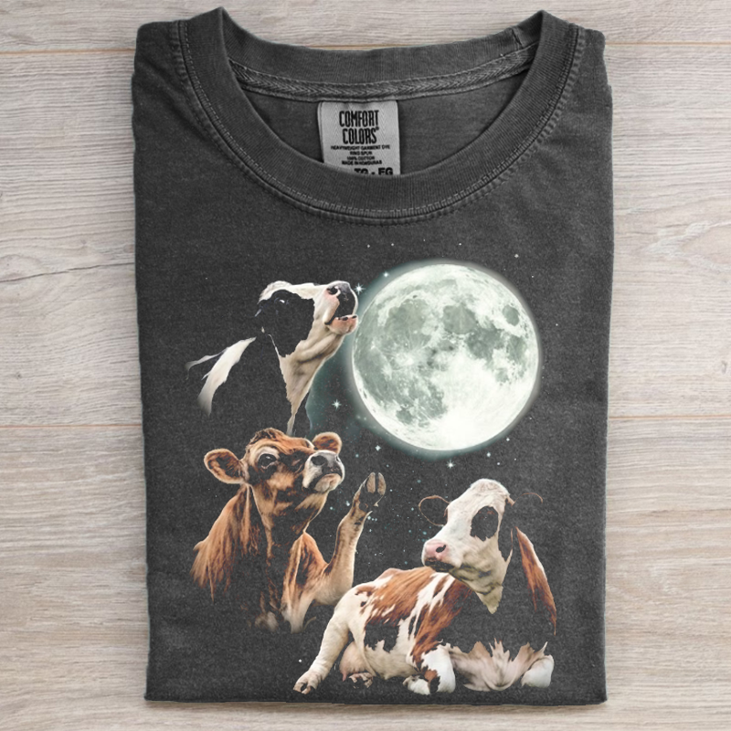 Cow Howling at Moon Vintage 90s Graphic T-shirt