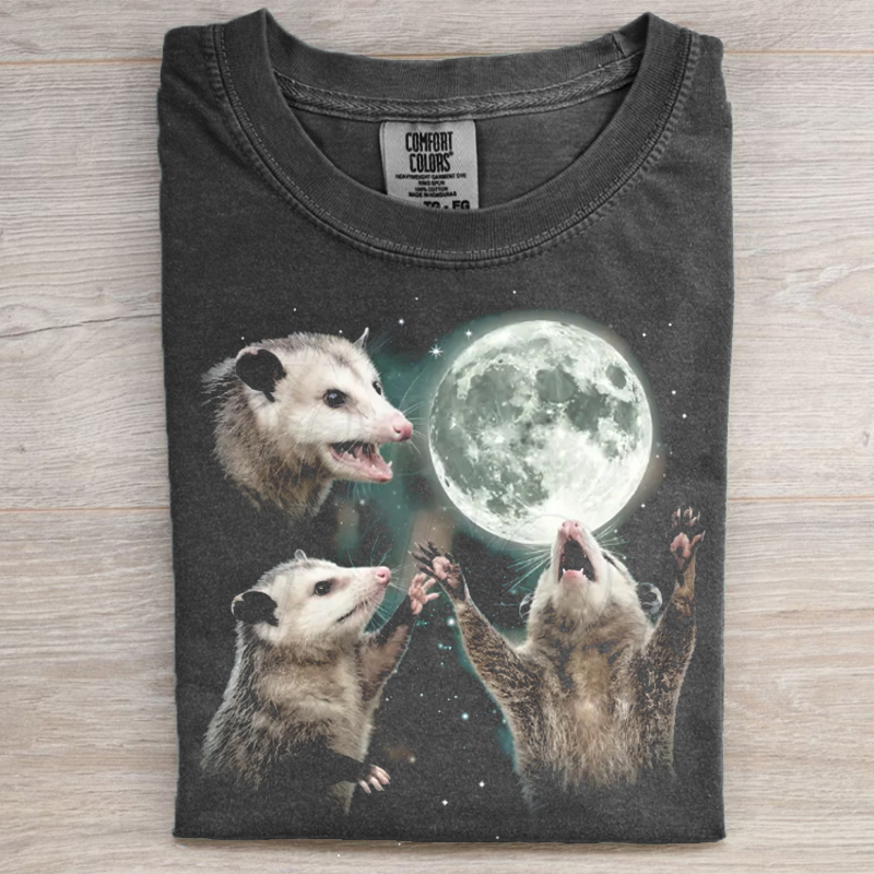 Opossum Howling at Moon Vintage 90s Graphic T-shirt