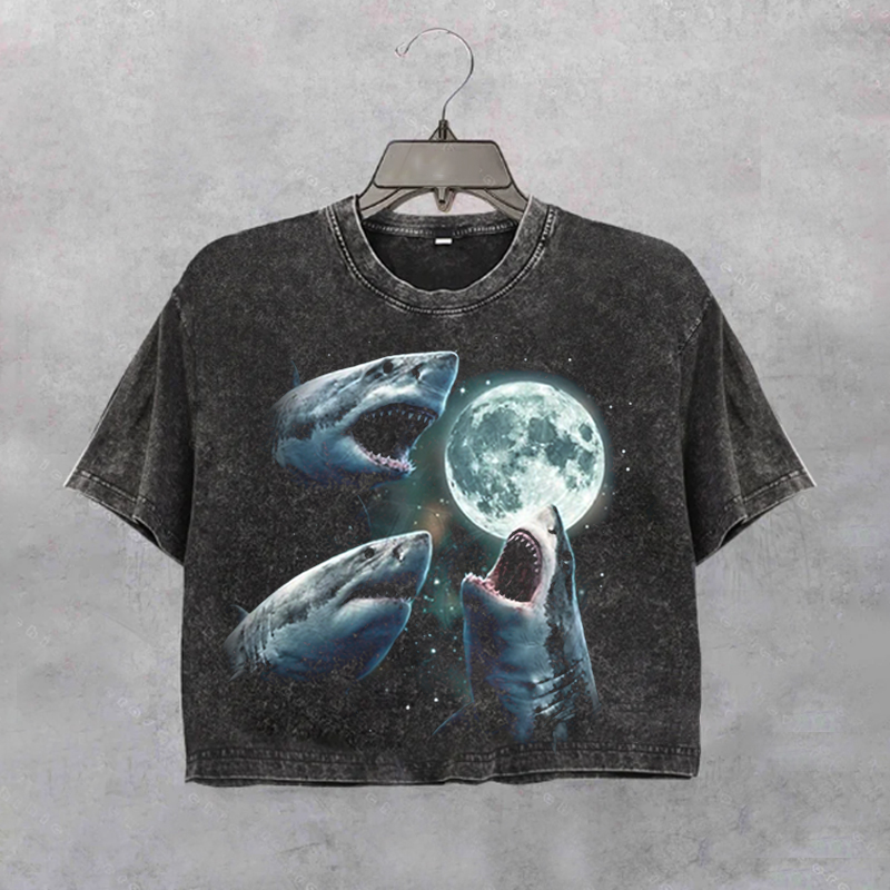 Shark Howling at Moon Vintage 90s Graphic Cropped T-shirt