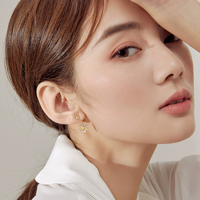 INS2417SLUYNZ 925 Sterling Silver Small Daisy Earrings Stud for Women Teens Flower Earring Studs