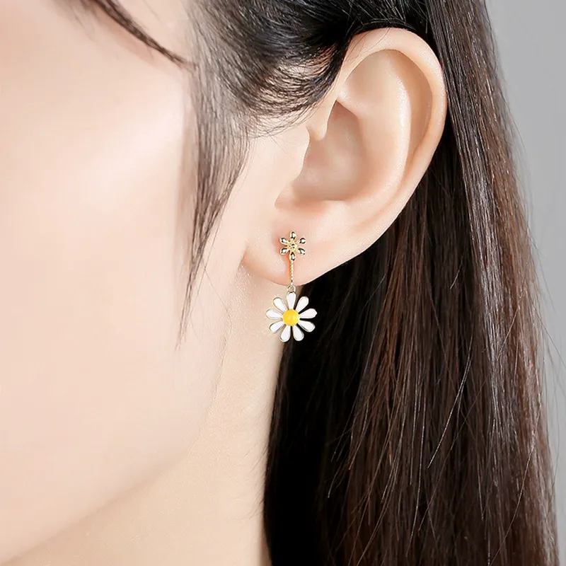 INS2417SLUYNZ 925 Sterling Silver Small Daisy Earrings Stud for Women Teens Flower Earring Studs