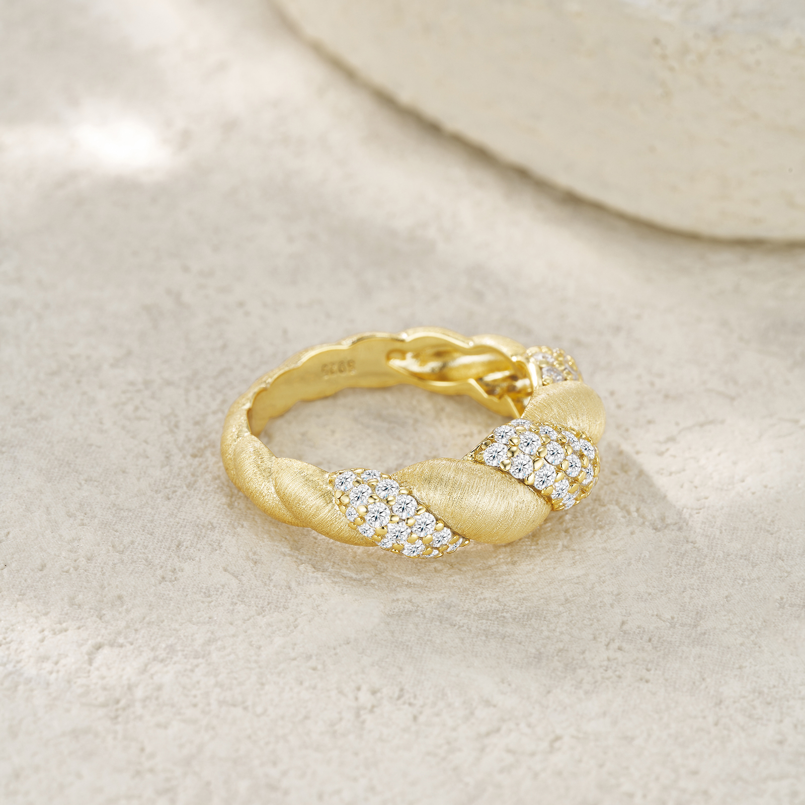 Z001-SR15306Y01-Twisted Silk Diamond Shining Gold Ring-Women's