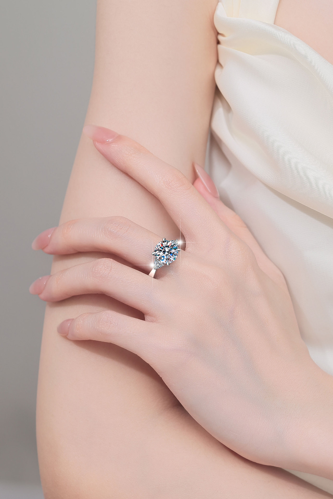 Mois Valentine Gift for Her Sterling Silver, Diamond Ring 4-Prong Set, 1.64 CT VVS1 Colorless Round Cut, Moissanite Engagement Ring for Women Customized Ring