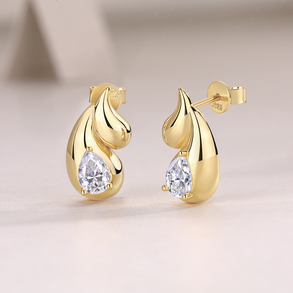 Z001-SE15248Y01-Flowing Aura