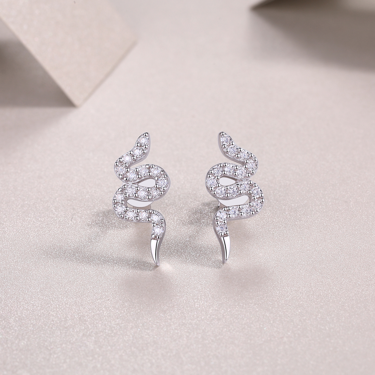 Z001-SE15167-711-Y-Only Love Follows