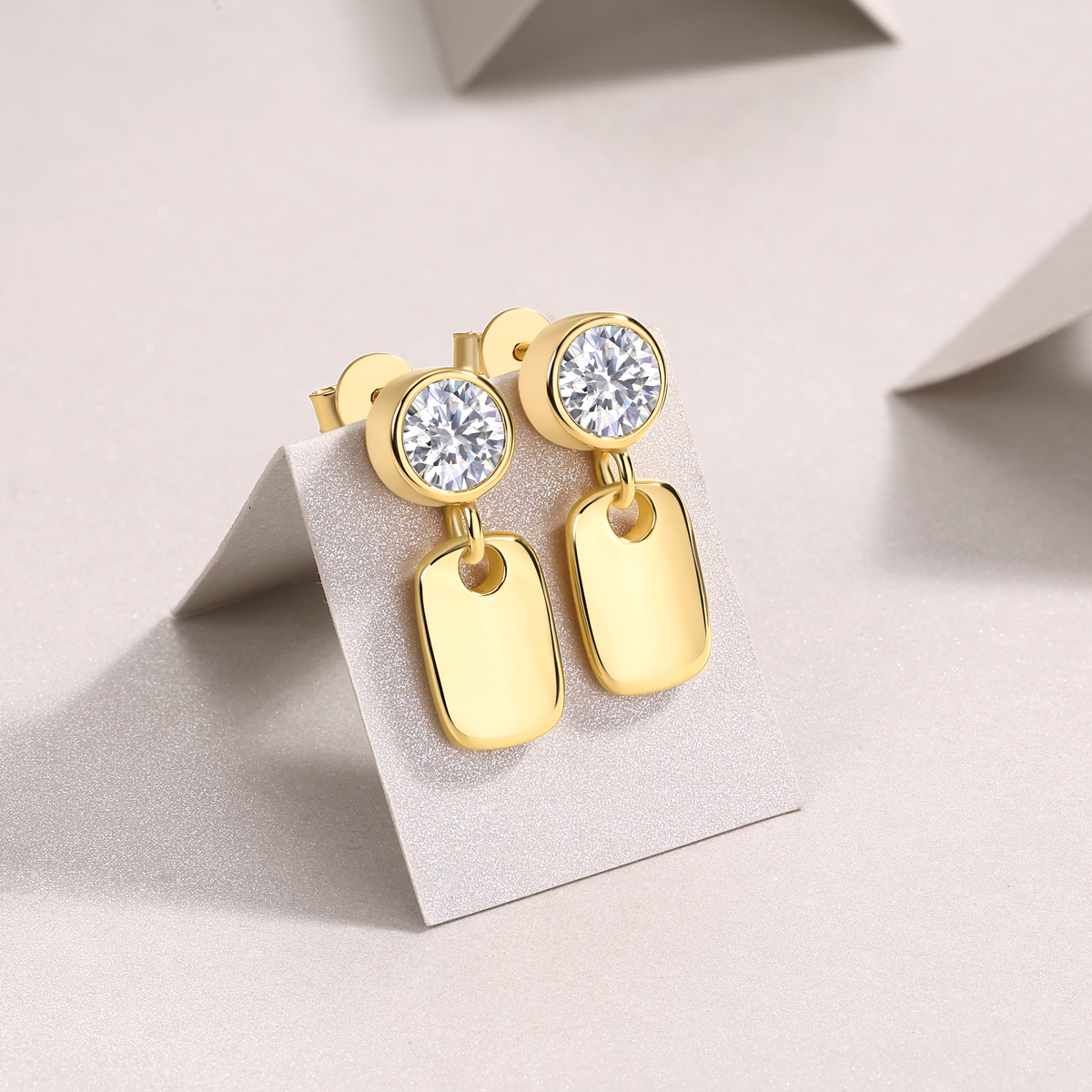 Z001-SE15053Y01-Lingering Close