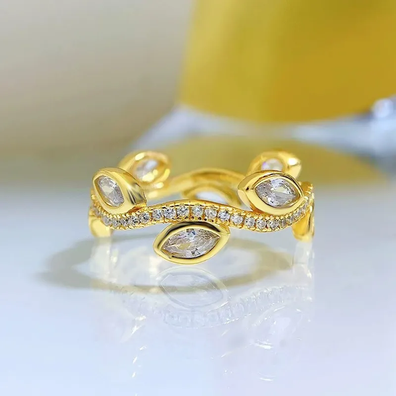 INS1150-10kt White Gold Womens Round Diamond Vine Floral Stackable Band Ring 1/6 Cttw