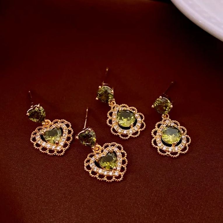 INS2435-Heart-Shaped Peridot Pendant, Sterling Silver, Gold Plated Finish