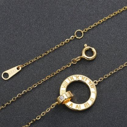 INS3031-Roman Numeral Circle Pendant Necklace, 18K Gold-Plated Chain, Crystal Accent
