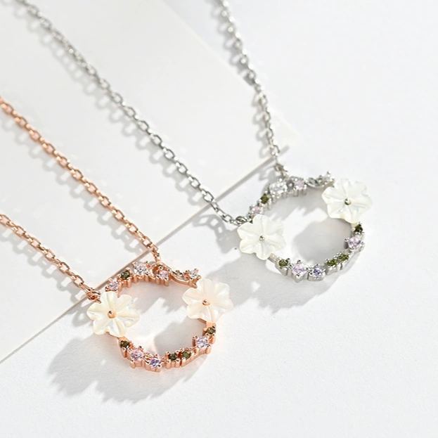 INS3134-Flower Loop Pendant Necklace Fashion Classic Circle Necklace for Women Luxury Jewelry