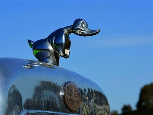 🔥🦆 Convoy Duck Hood Ornament 🚚✨