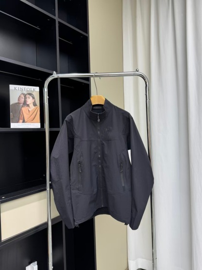 Windproof, comfortable stand-up collar outdoor travel commuting waterproof jacket