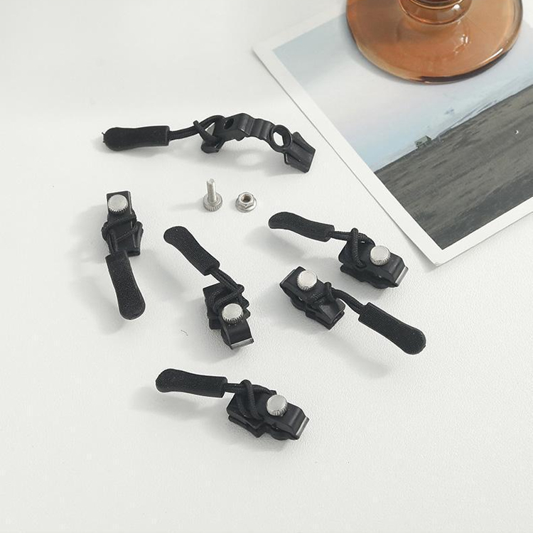 Removable zipper repairer