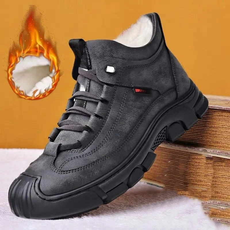 The exterior is made of high-quality cowhide leather, which is soft and durable. The interior is made of Australian wool, which provides excellent cold protection and heat retention. You won't feel cold even in temperatures as low as -30°C.