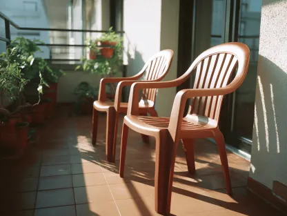 Set di 2 sedie da giardino in plastica marrone con braccioli 56x60x88 cm