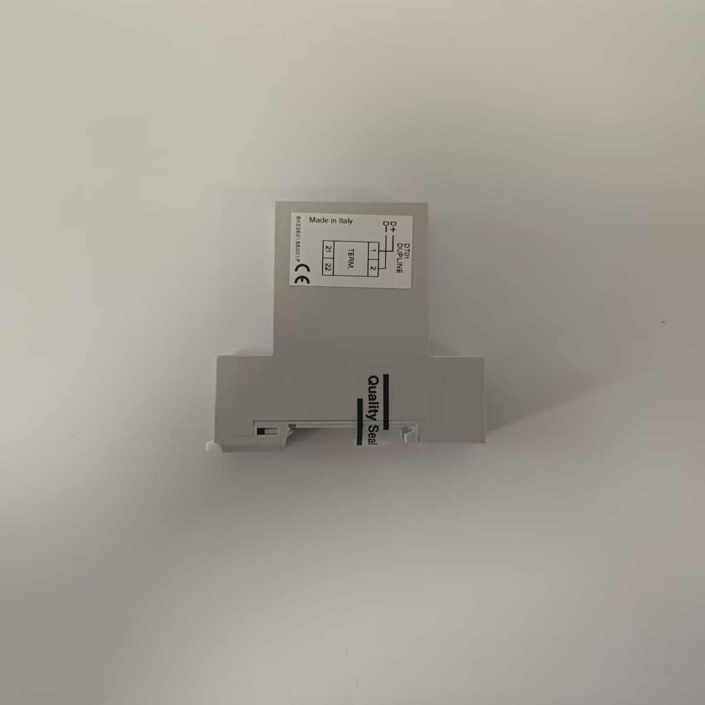 Carlo Gavazzi DT01 Line Terminator: Reliable Network Termination for Industrial Applications