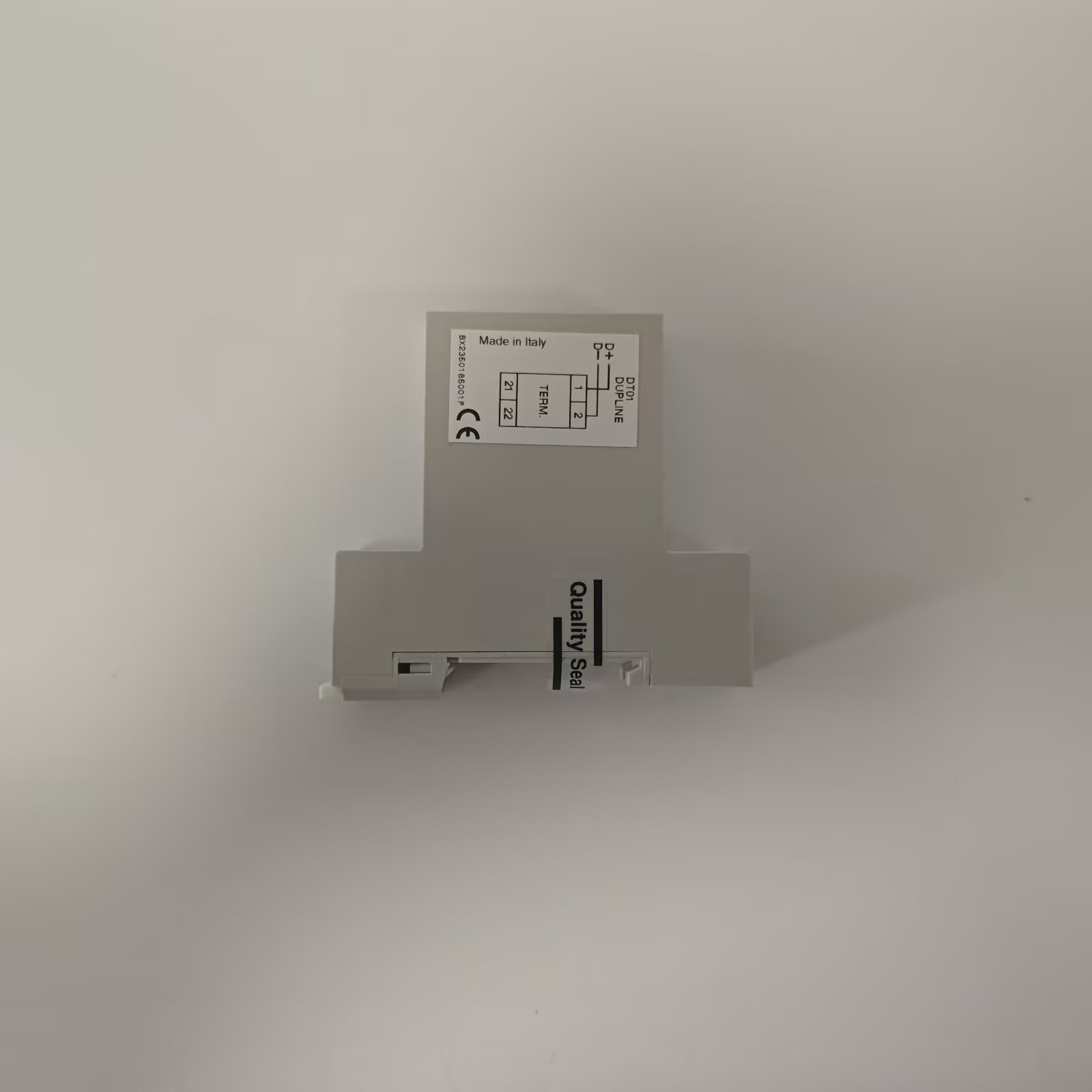 Carlo Gavazzi DT01 Line Terminator: Reliable Network Termination for Industrial Applications