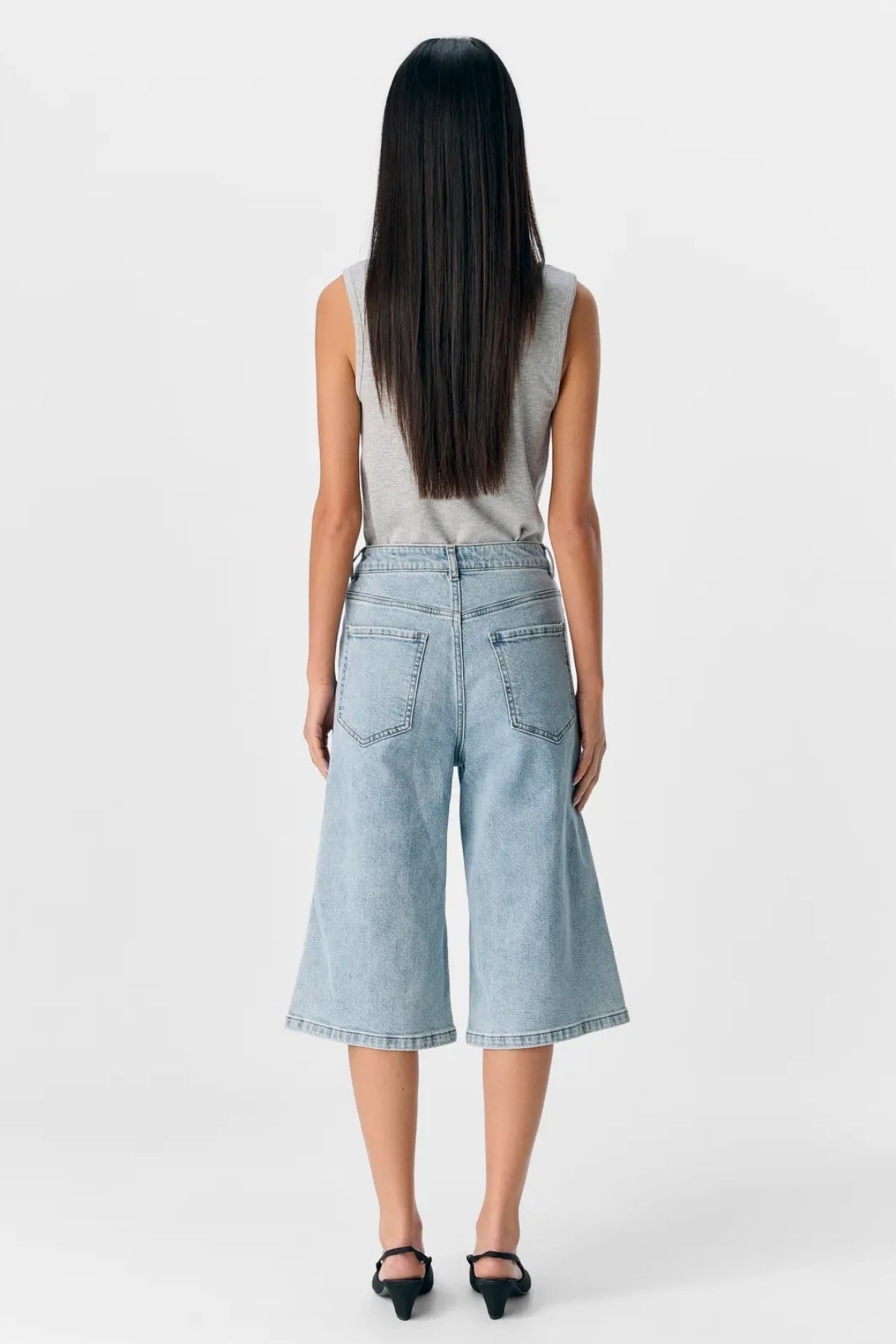 Isra Bermuda Shorts - Medium Blue Denim