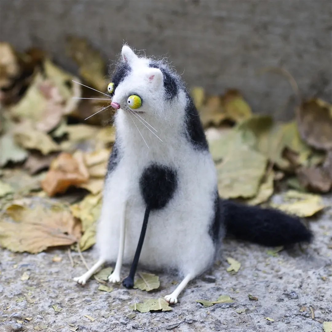 🐭👀Handmade Wool Felt Quirky: The Wonky-Eyed Panic Pal