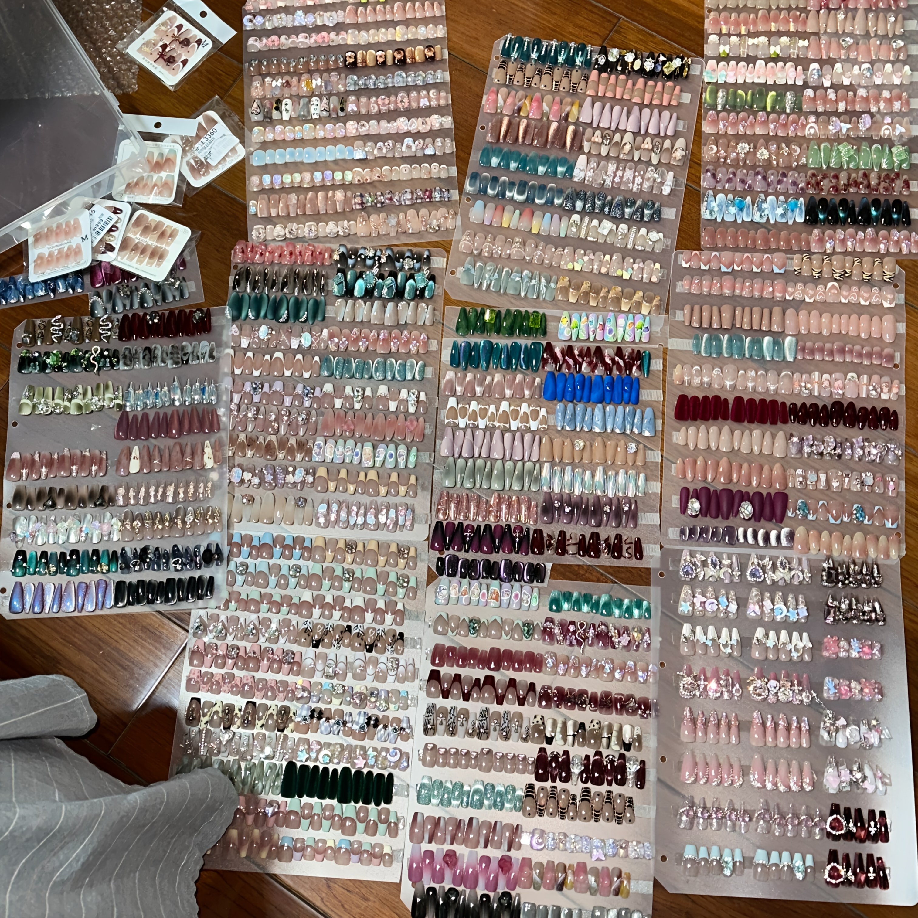 Your Monthly Mani Surprise: Curated Press-ons for Every Mood