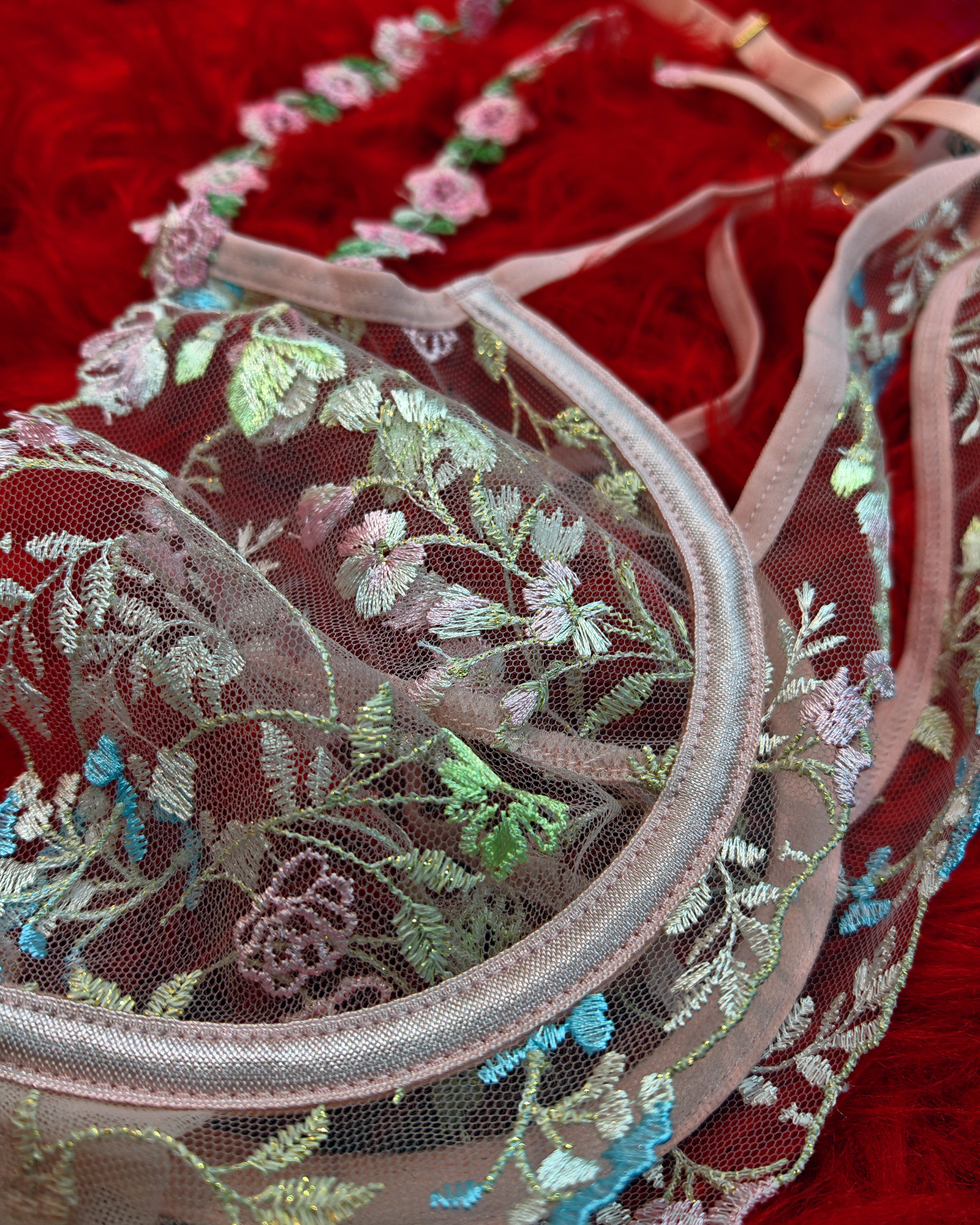 Free Tonight Sexy Floral Embroidery Mesh Sheer Underwire Bra Garter belt Thong and Leg Straps 4 Pieces Lingerie