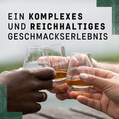 Laphroaig, Islay Single Malt Scotch Whisky 10 Years, 100% Malt Barley - 1 Bottle of 700 ml