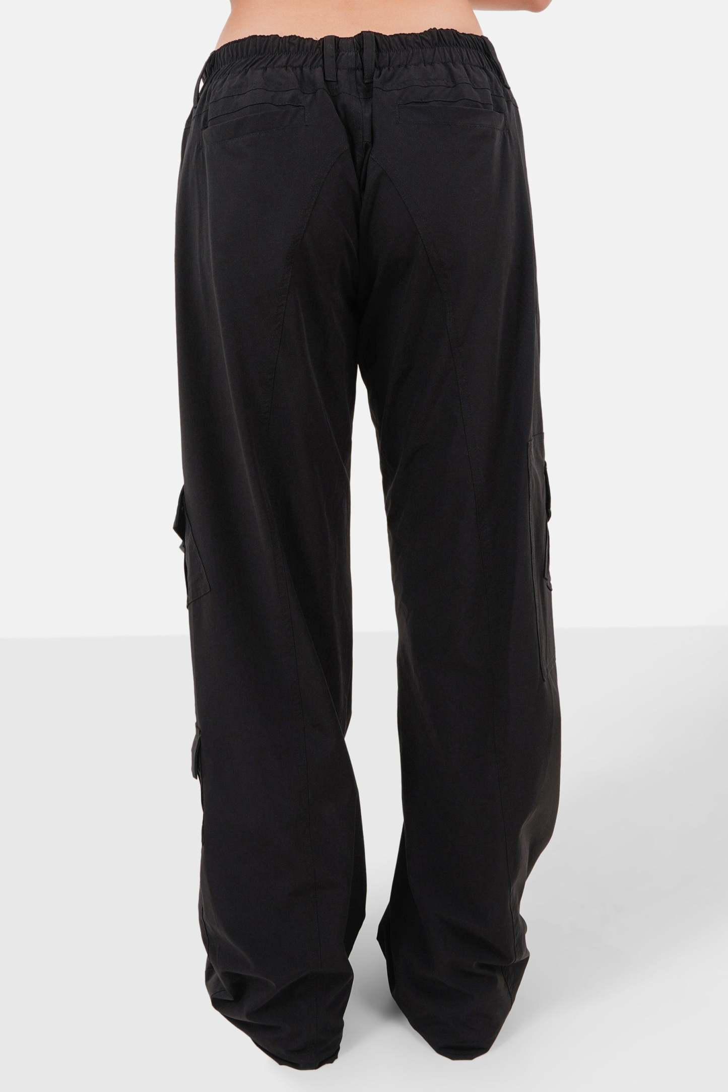 Fluid lined cargo pants Black