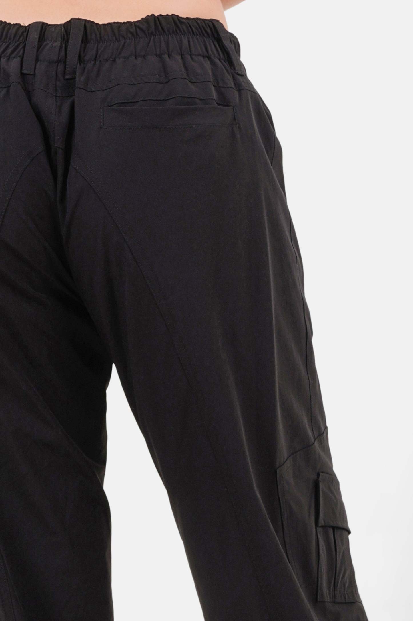 Fluid lined cargo pants Black