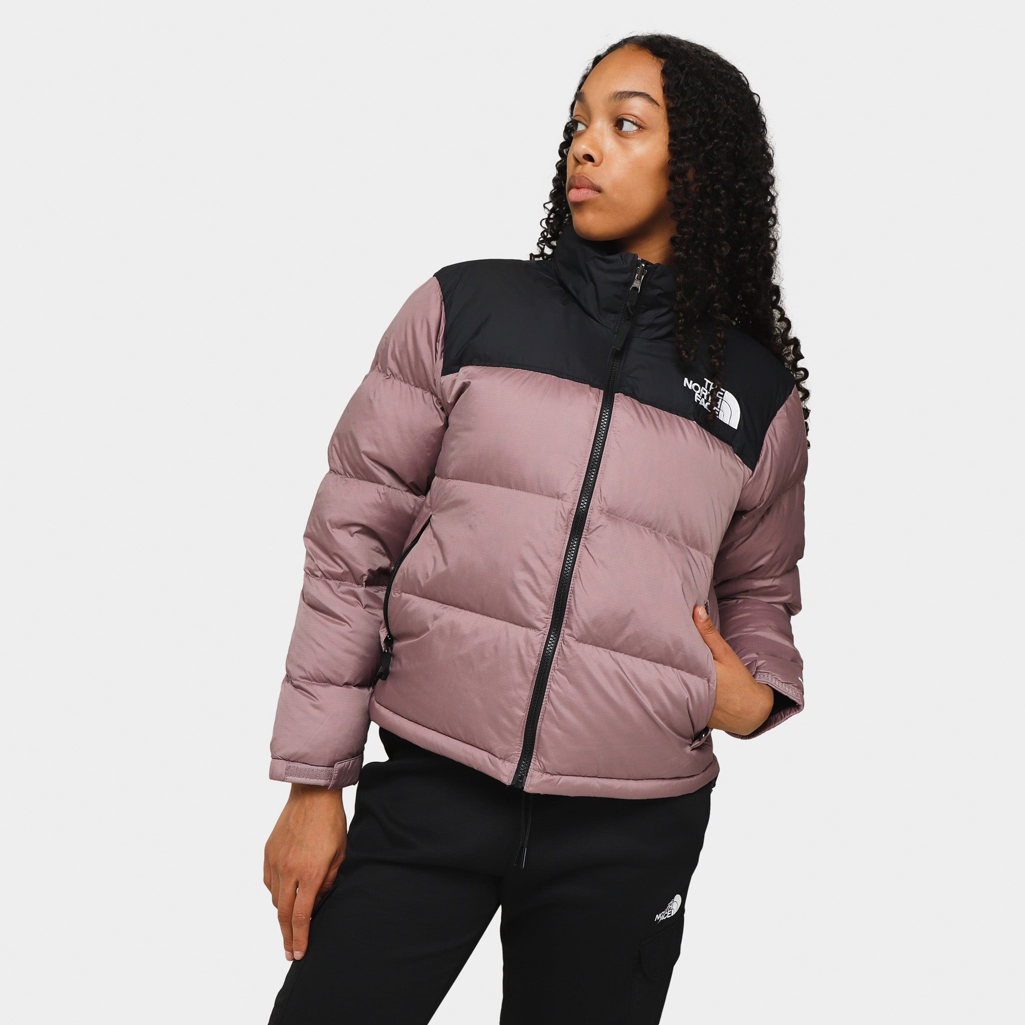 The Nothtrth Fathtce Women's 1996 Retro Nuptse Jacket Fawn Grey / TNF Black