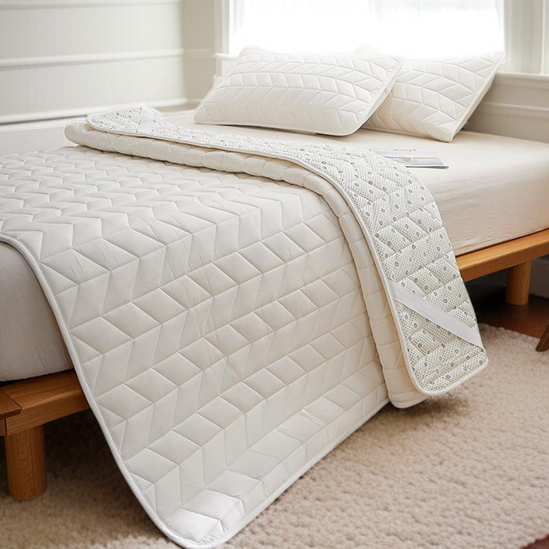 Leichte, rutschfeste und antibakterielle Matratzenauflage aus Baumwolle für Zuhause