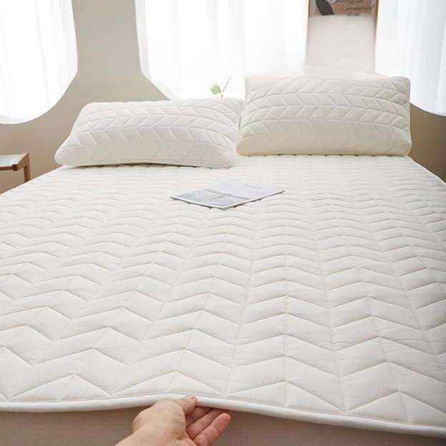 Leichte, rutschfeste und antibakterielle Matratzenauflage aus Baumwolle für Zuhause