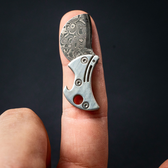 🔥Mini Titanium Compact Bottle Opener & EDC Cutter🔥