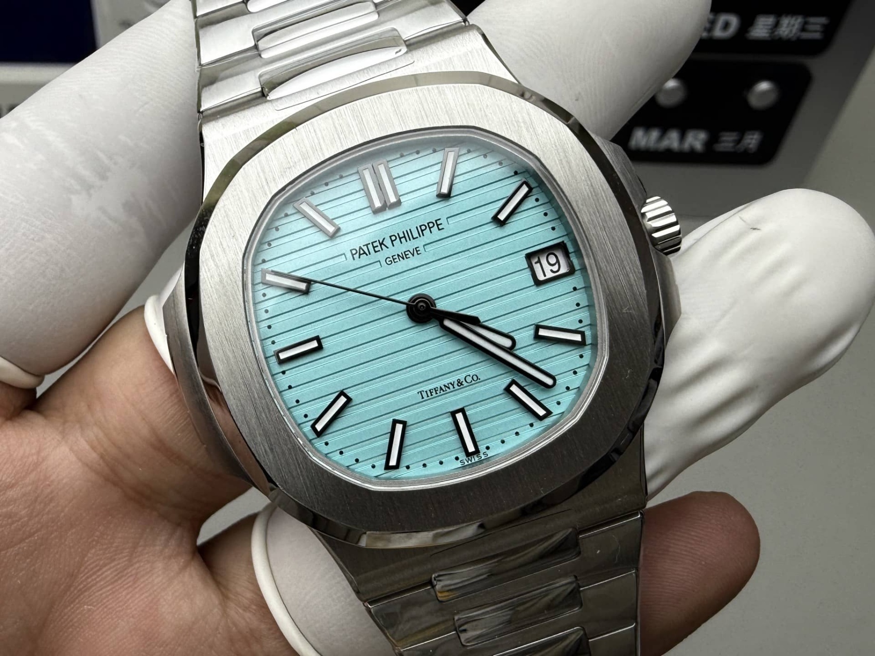 Replica Patek Philippe Nautilus 5711 1A 018 Green Dial 40mm Mens Watch