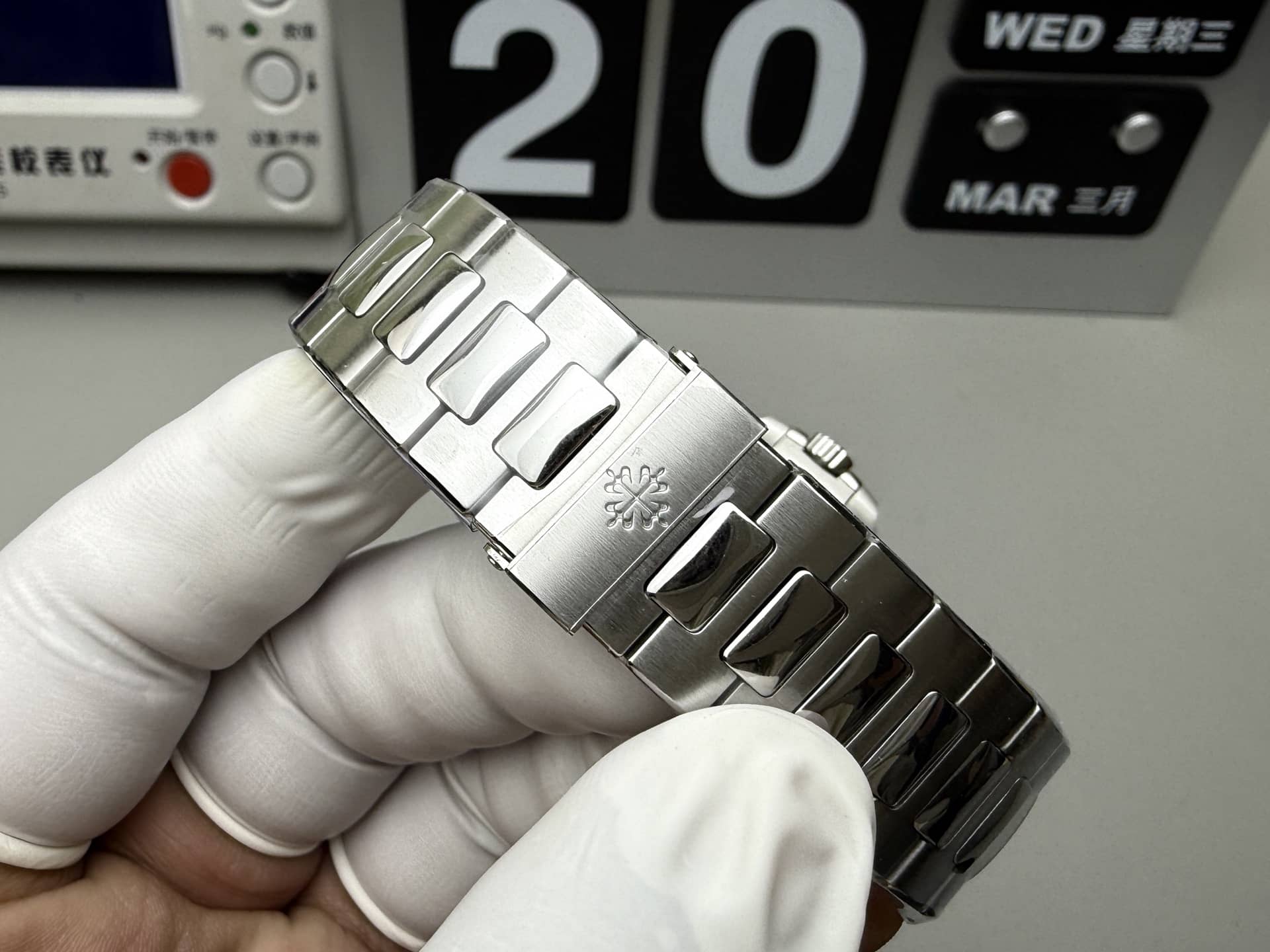 Replica Patek Philippe Nautilus 5711 1A 018 Green Dial 40mm Mens Watch