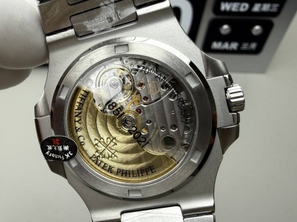 Replica Patek Philippe Nautilus 5711 1A 018 Green Dial 40mm Mens Watch