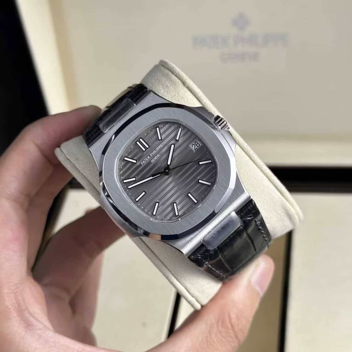 Patek Philippe Nautilus 5711G-001 Grey Dial Best Replica 40mm