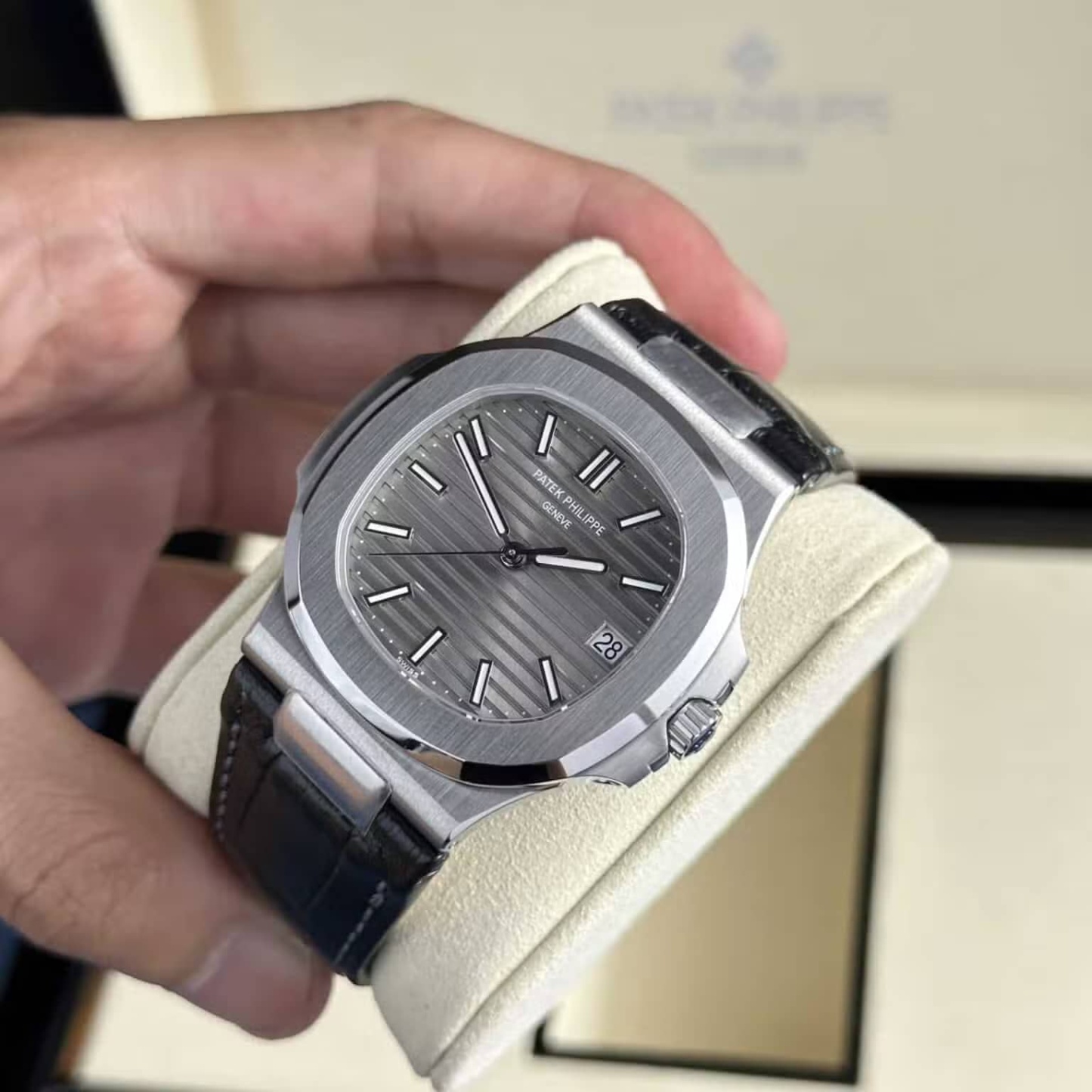Patek Philippe Nautilus 5711G-001 Grey Dial Best Replica 40mm