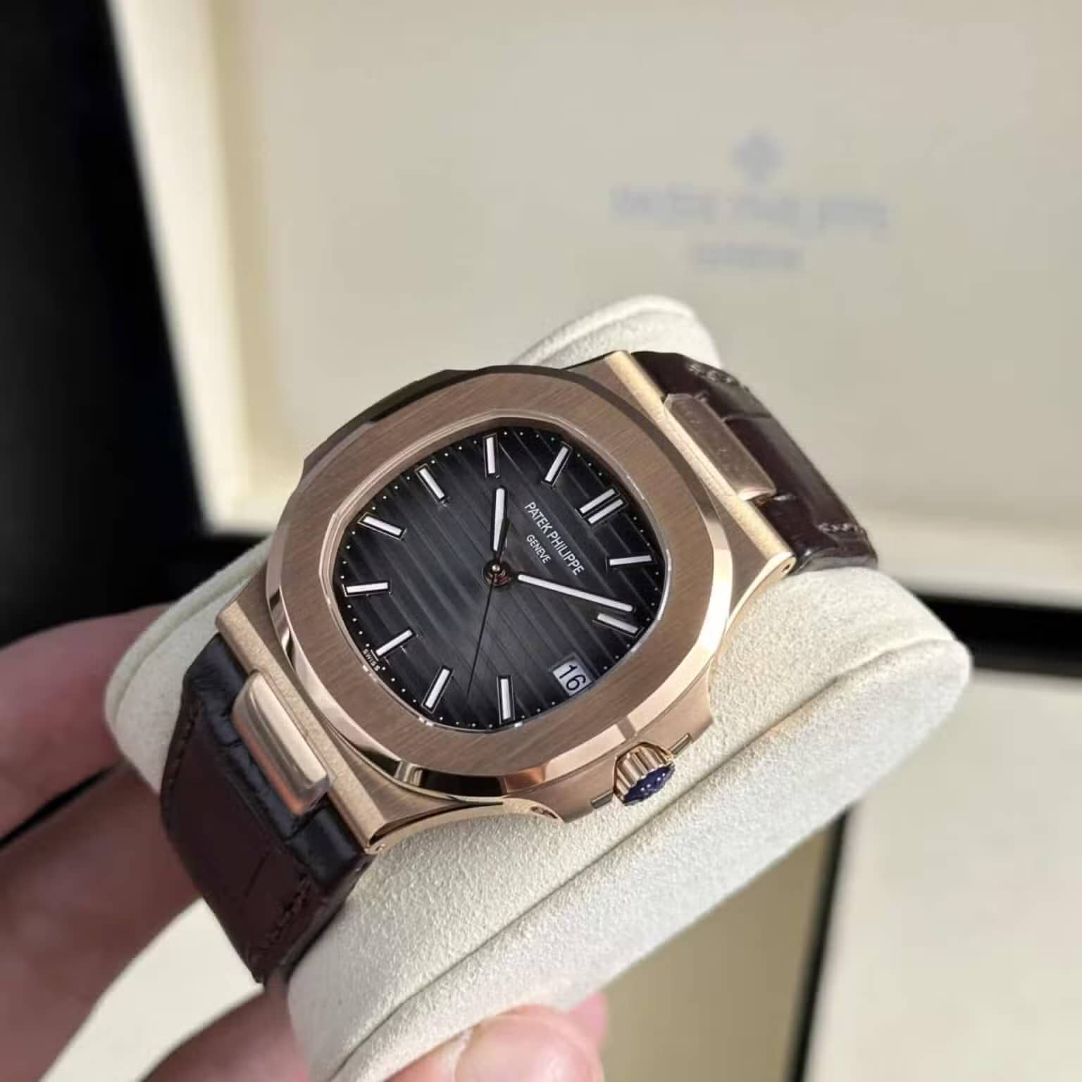 Patek Philippe Nautilus 5711R-001 Rose Gold Grey Dial Leather Strap Best Replica 40mm