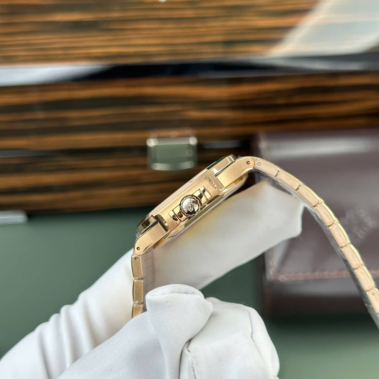 Patek Philippe Nautilus 7118/1R-010 Yellow Gold Golden Dial Best Replica 35.2mm