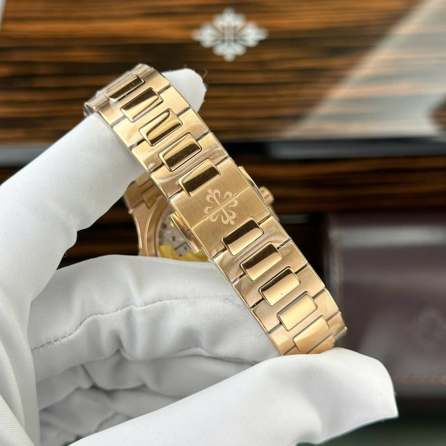 Patek Philippe Nautilus 7118/1R-010 Yellow Gold Golden Dial Best Replica 35.2mm