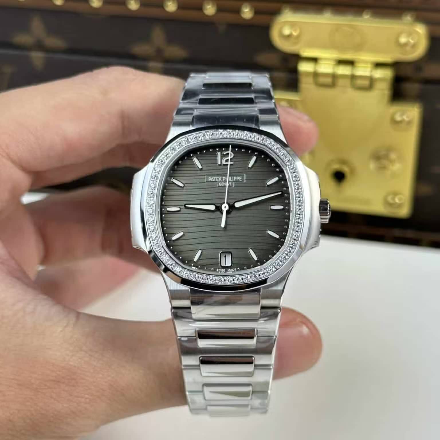 Patek Philippe Nautilus 71181200A-011 Grey Dial Diamond Bezel Super Clone 35.2mm