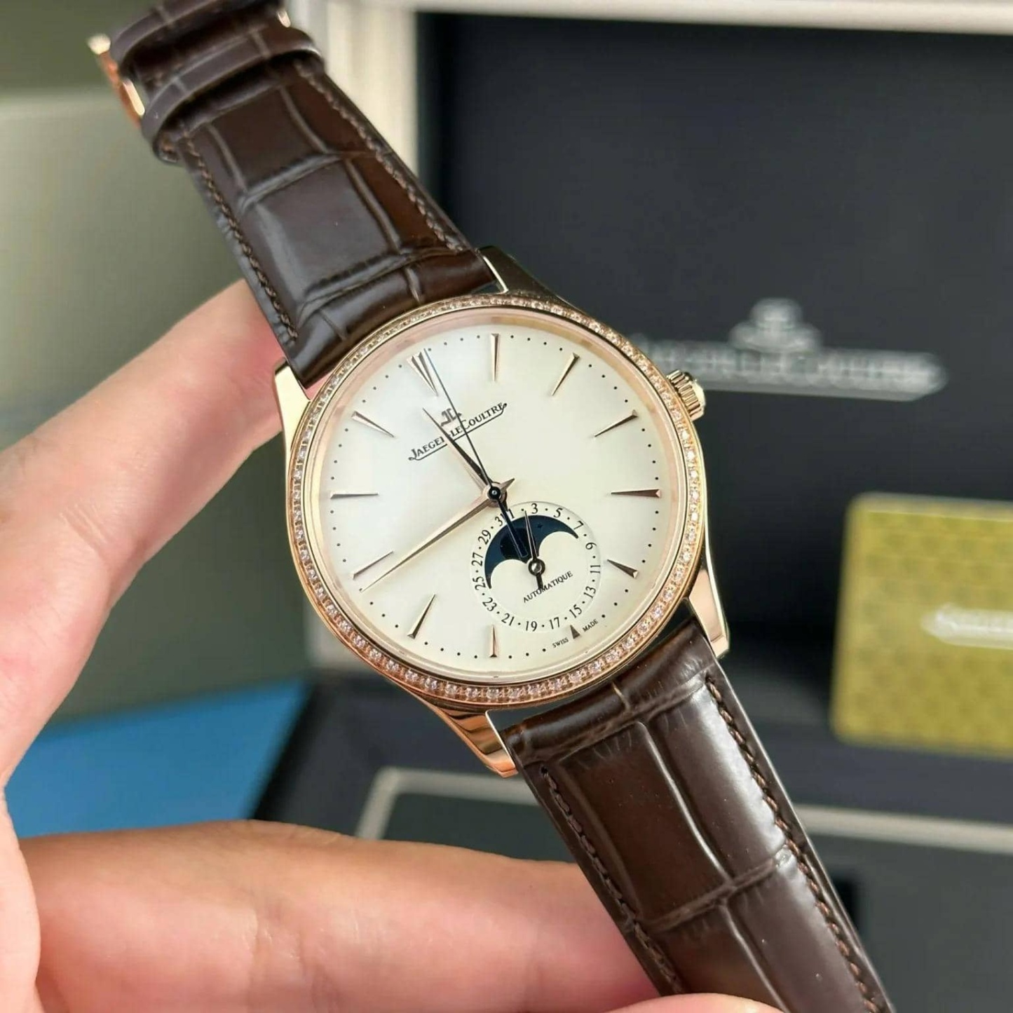 Jaeger-LeCoultre Master Ultra Thin Moon Q1362503 Rose Gold White Dial Diamond Bezel Best Replica APSF 39mm