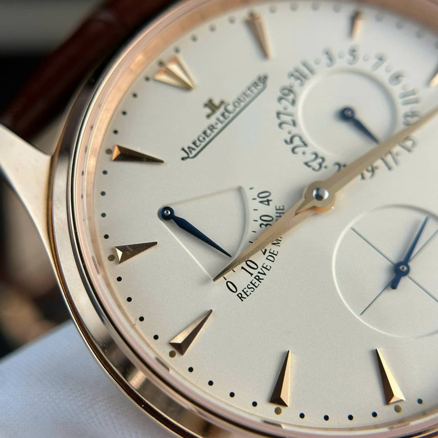 Jaeger LeCoultre Master Ultra Thin Reserve De Marche Rose Gold Champagne Dial Leather Strap Best Replica ZF 39mm