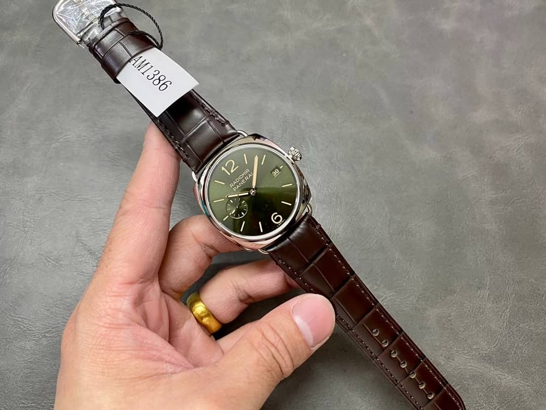 Panerai Radiomir Quaranta PAM1386 Green Dial Leather Strap 11 Best Replica VSF 40mm