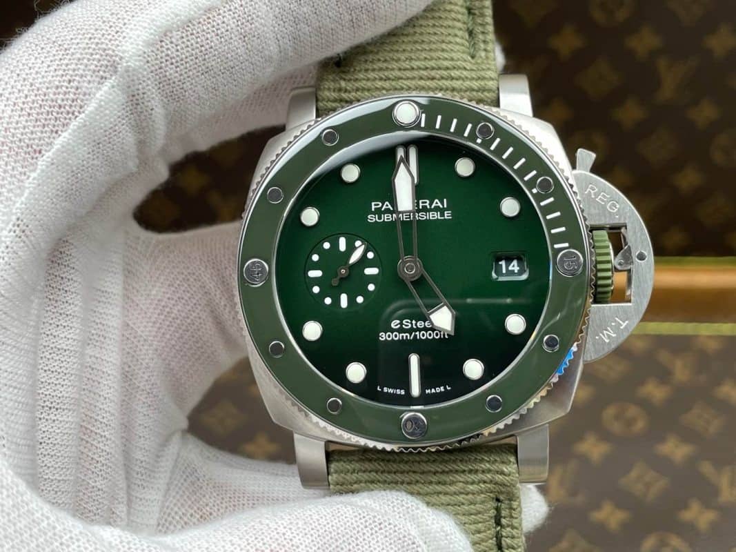 Panerai Submersible QuarantaQuattro Verde Smeraldo PAM1287 Green Dial 11 Best Replica VSF 44mm