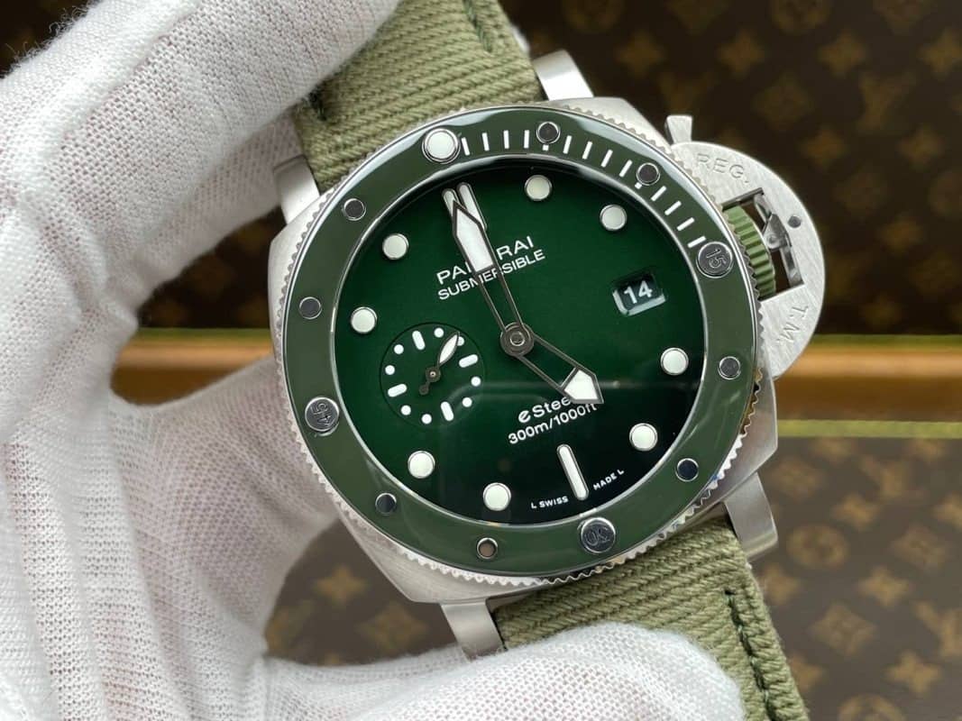 Panerai Submersible QuarantaQuattro Verde Smeraldo PAM1287 Green Dial 11 Best Replica VSF 44mm