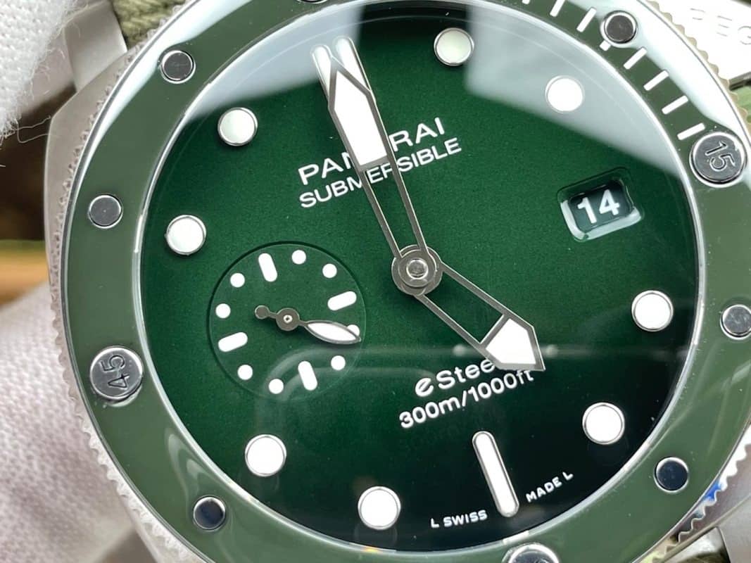 Panerai Submersible QuarantaQuattro Verde Smeraldo PAM1287 Green Dial 11 Best Replica VSF 44mm